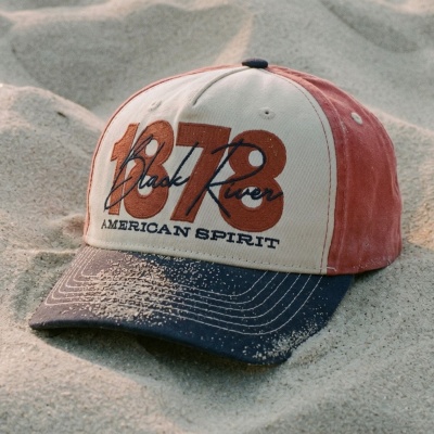 Kasket - Black River 1878 Cotton Cap (creme/rød/marineblå)