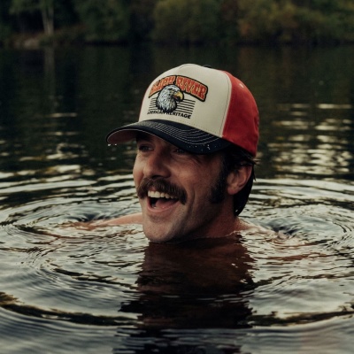 Kasket - Black River Falcon Cotton Cap (creme/rød/sort)