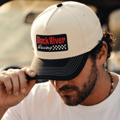 Kasket - Black River Racing Cotton Snapback (offwhite/sort)