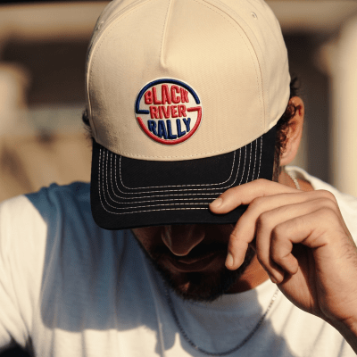Kasket - Black River Rally Cotton Snapback (creme/sort)