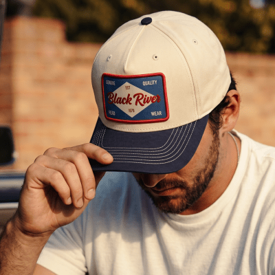 Kasket - Black River Atlanta Cotton Snapback (off-white/marineblå)