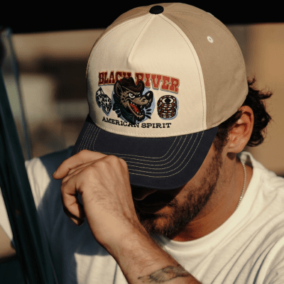 Kasket - Black River Gambler Cotton Cap (off-white/beige/marineblå)