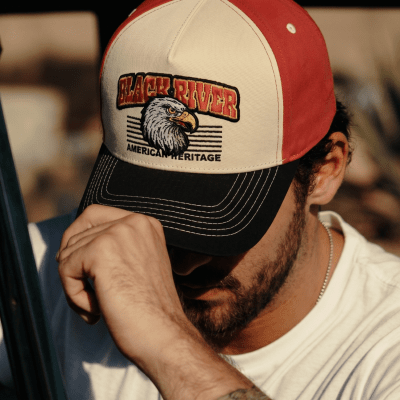 Kasket - Black River Falcon Cotton Cap (creme/rød/sort)