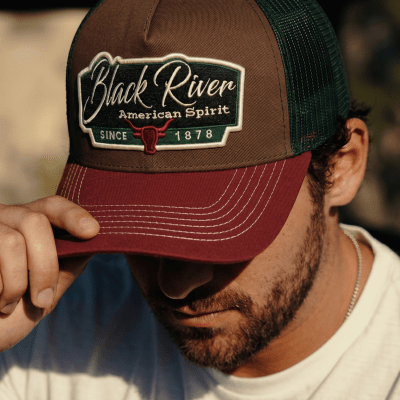 Kasket - Black River Outlaw Trucker (brun/grøn/rød)